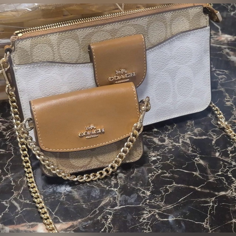 Coach Crossbody Bag With Gold Chain Caramel Brown/White/Tan, Signature Logo